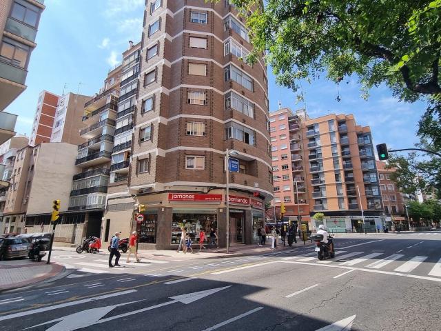 LOCAL COMERCIAL de 130 m2 a pie de calle