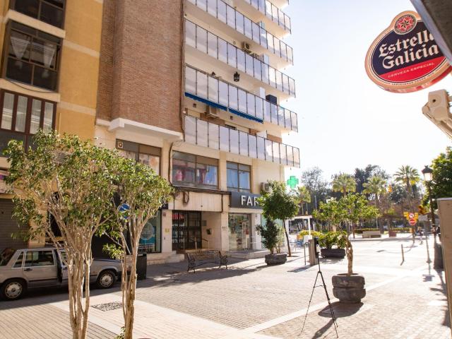 LOCAL COMERCIAL DE 170 m2 EN CALLE MARINA