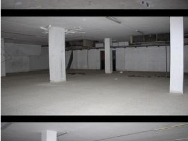 Local comercial de 1834m2 en zona céntrica de Ibi. Posibles segregaciones