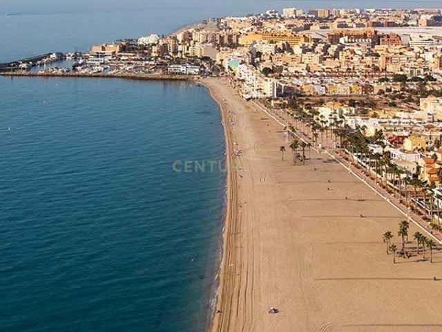 Local Comercial de 291 m² en Bruto junto al Puerto de Roquetas de Mar | Ideal para Inversión o Gran Negocio