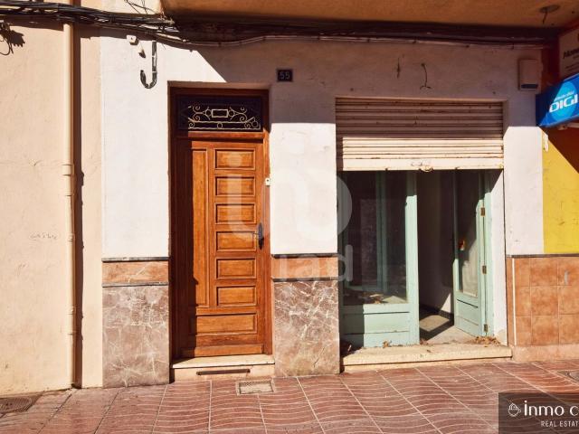 Local comercial de 58 m2 en Canals con patio y almacén. ¡Perfecto para pequeños negocios!