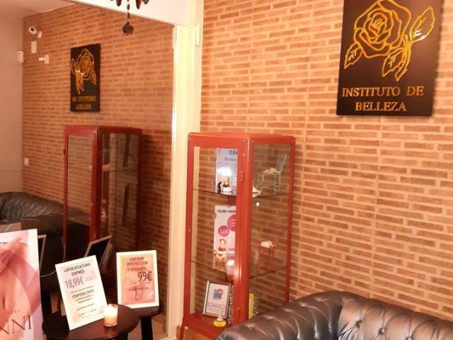 Local comercial de 87 m2, con siete estancias y un aseo dobl. 96m² Madrid