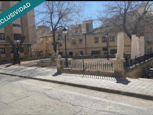 Local comercial de 90 m² en el corazón de Almansa