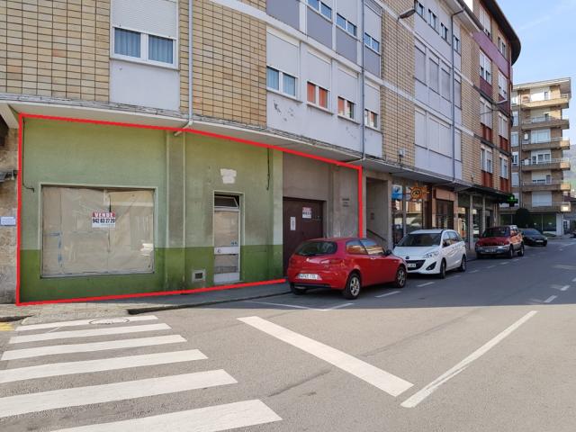 Local comercial de 94 m2 sin acondicinar en Los Corrales de Buelna