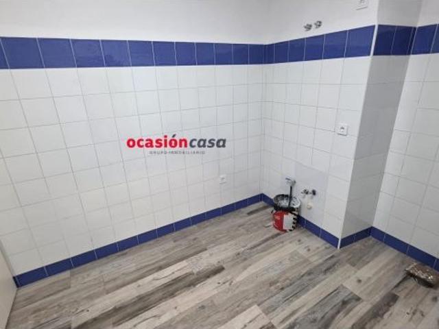 LOCAL COMERCIAL DE ALQUILER EN PLENA AVENIDA