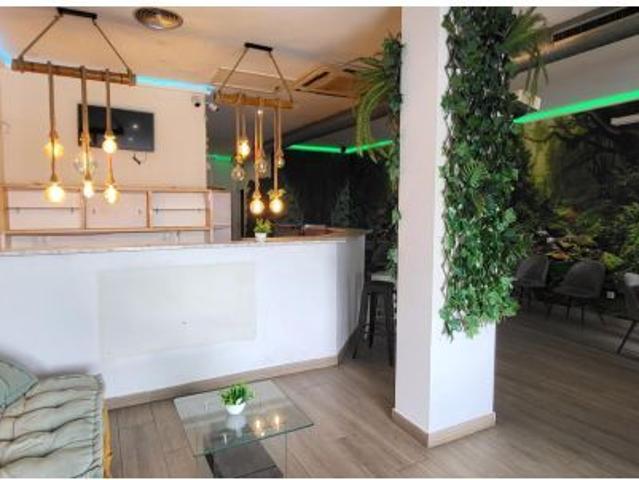 Local comercial de aproximadamente 100 m2, situado en San Pedro Alcántara EN ALQUILER