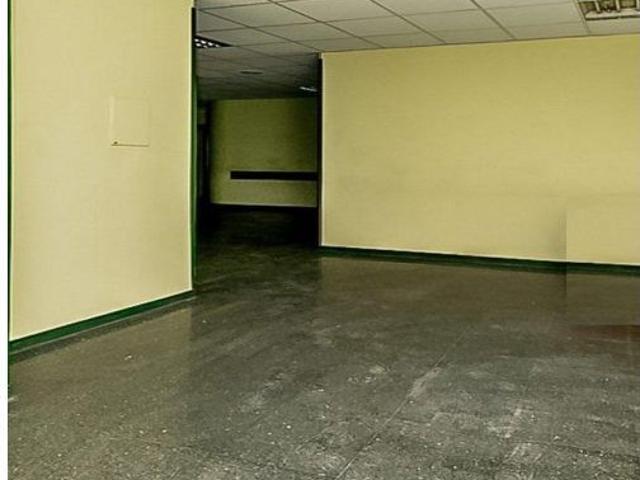 ¡Local Comercial de Gran Amplitud en el Corazón de Valladolid!