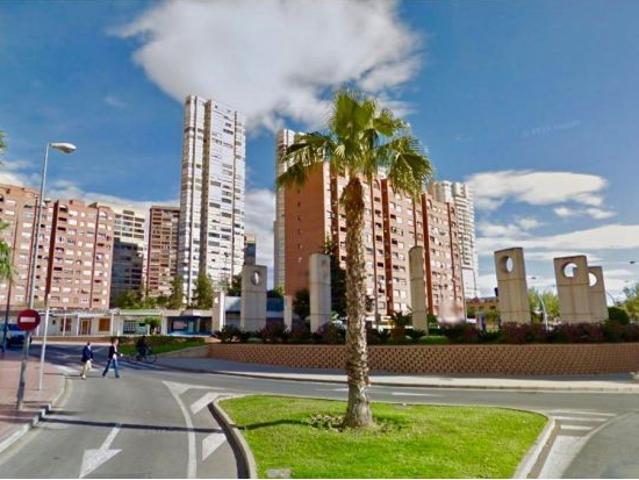 ¡LOCAL COMERCIAL DE ESQUINA CON TERRAZA Y GARAJE EN VENTA EN AVENIDA ALFONSO PUCHADES – BENIDORM!