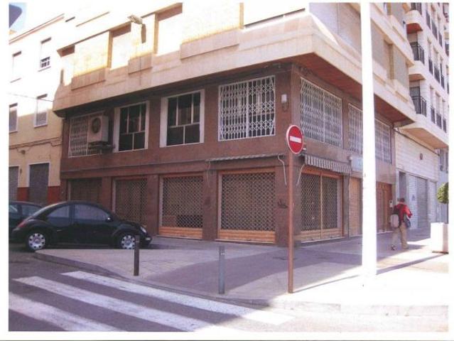 Local comercial de Planta Baja y sótano, en Elche zona Corazon de Jesus