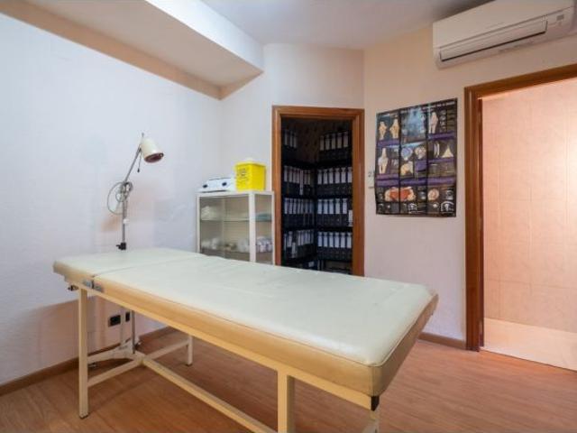 Local comercial /despacho /consulta en calle Mayor de Salou