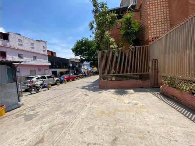 Local Comercial e Industrial en Alquiler Ubicado en Pérez Bonalde