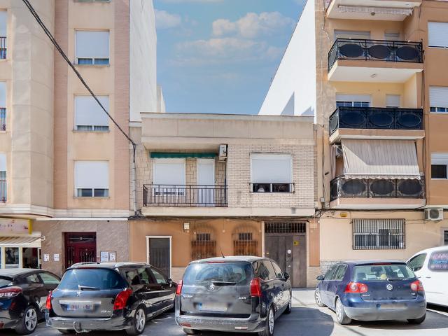 Local comercial en C/ Poeta Vicente Medina Cieza