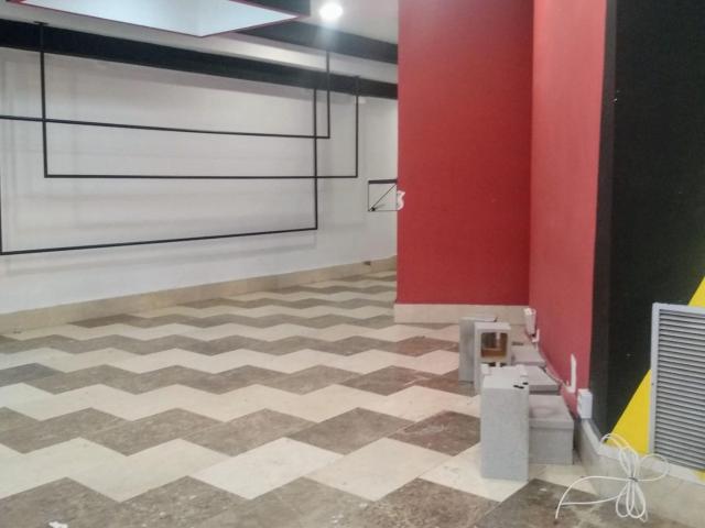 LOCAL COMERCIAL EN CALLE MARQUES DE VILLORES NUM 22