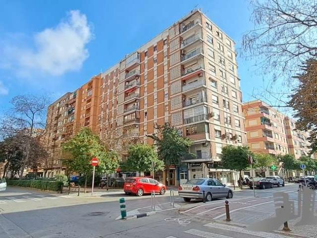 LOCAL COMERCIAL EN CALLE SAN VICENTE DE PAUL