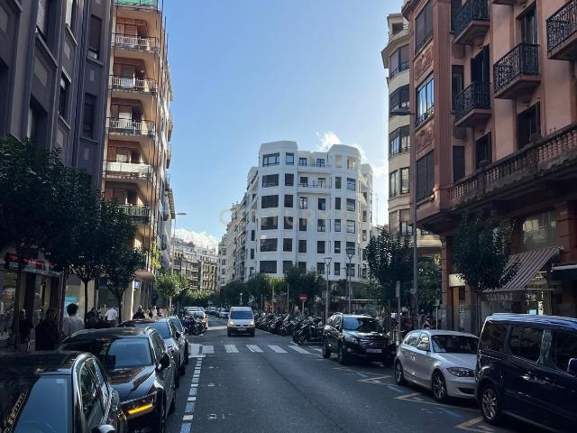 Local comercial en calle Secundino Esnaola, Donostia – Ubicación estratégica con buena visibilidad