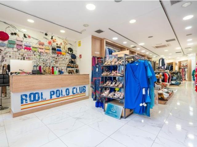 LOCAL COMERCIAL EN CALLE REYES CATOLICOS 12