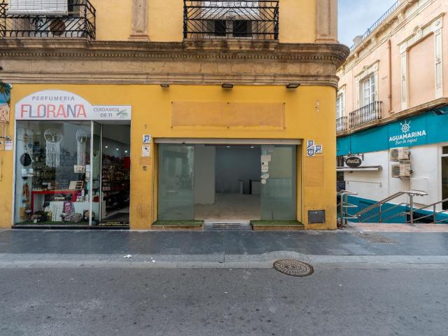 Local comercial en Calle Ricardos, al lado del Paseo de Almería