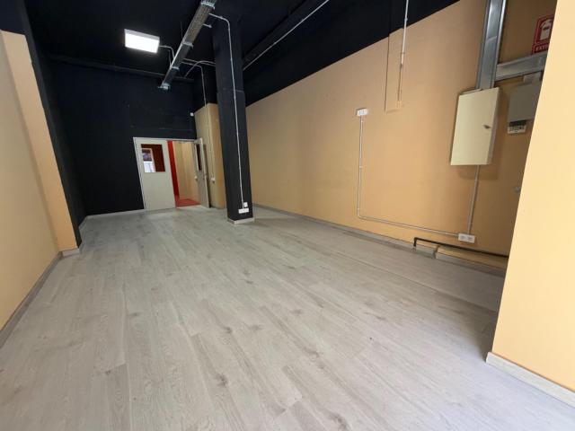 LOCAL COMERCIAL EN CENTRO A 30 METROS DE LA RAMBLA DE SABADELL