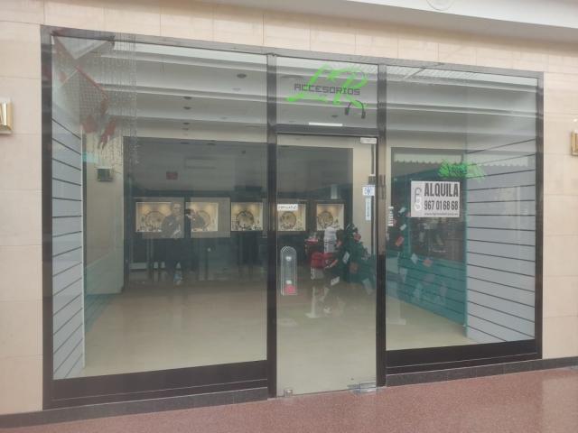 LOCAL COMERCIAL EN CENTRO COMERCIAL RAMBLA CENTRO