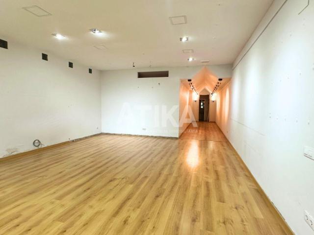 LOCAL COMERCIAL EN AMPLIA AVENIDA