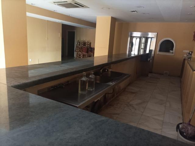 Local comercial en Angel Ganivet