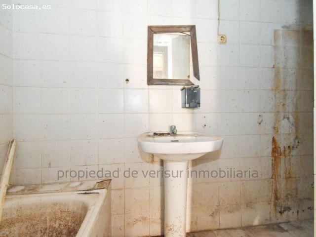 LOCAL COMERCIAL EN ÁGUILAS CERCA DE LA PLAYA