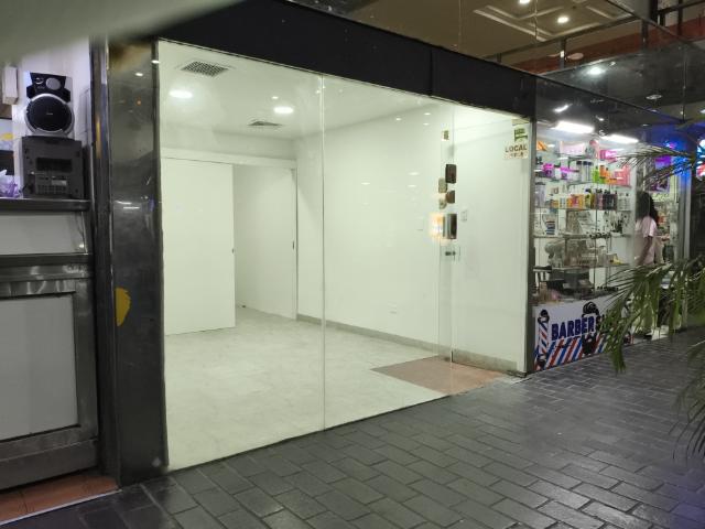 Local comercial en alquiler, 18m2, C.C. La Piramide AH