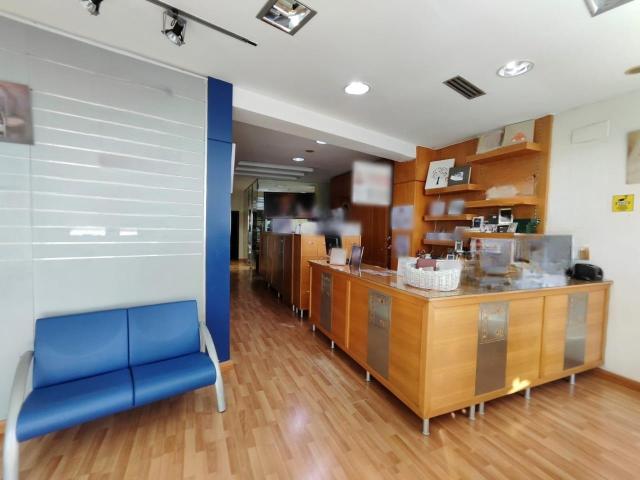 Local comercial en alquiler, con alto tránsito peatonal en zona Levante Sagunto