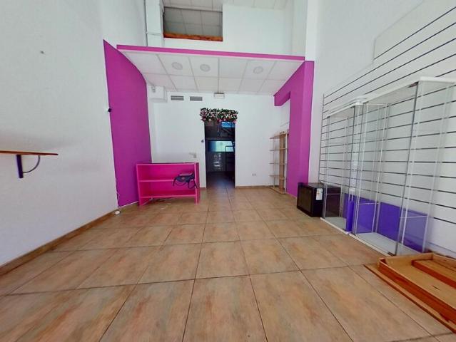 Local comercial en alquiler con salida de humos y doble altura en avenida de gran afluencia *SIN TRASPASO