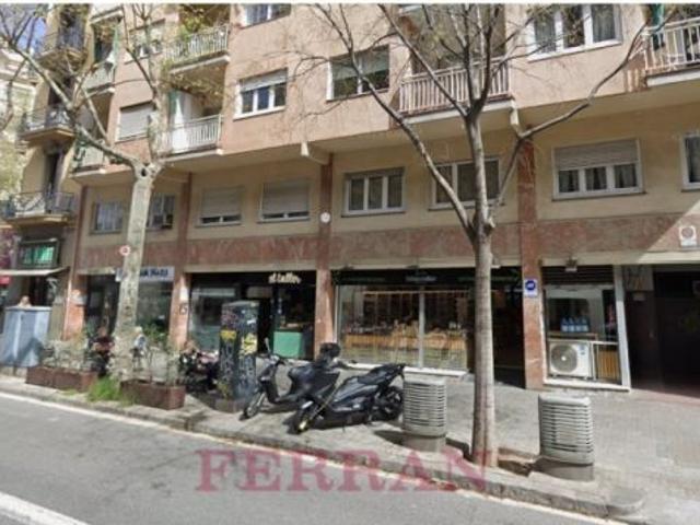 Local comercial en alquiler, calle Casanova, Barcelona