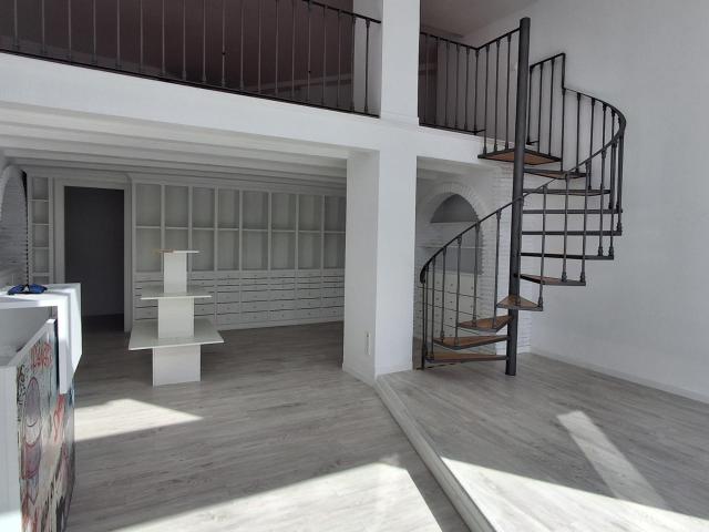 Local comercial en alquiler – Calle Melilla, Estepona