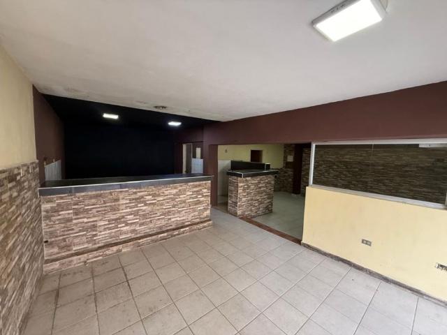Local.comercial en alquiler a pie de calle en Urb. Kerdell