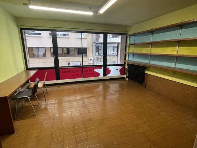 Local comercial en alquiler en calle Cor de Maria, Girona, de 143 m² por 750
