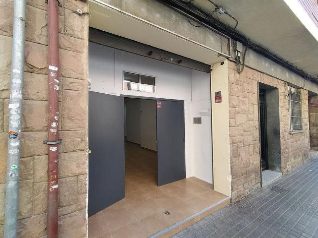 Local comercial en alquiler en calle Atlantida, Sant Adrià de Besos, de 168 m² 2 habitaciones por 1.200