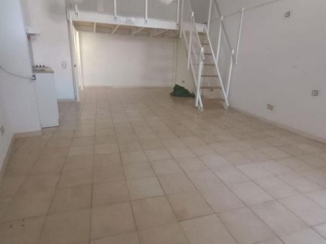 Local comercial en alquiler en calle Baixada de la Plana, Barcelona, de 40 m² 1 habitación por 700
