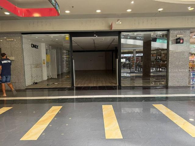 Local comercial en alquiler en calle Barcelona, Barbera del Vallès, de 200 m² por 1.500