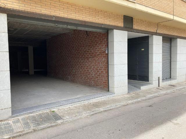Local comercial en alquiler en calle Bisbe Torras i Bages, Igualada, de 300 m² por 400