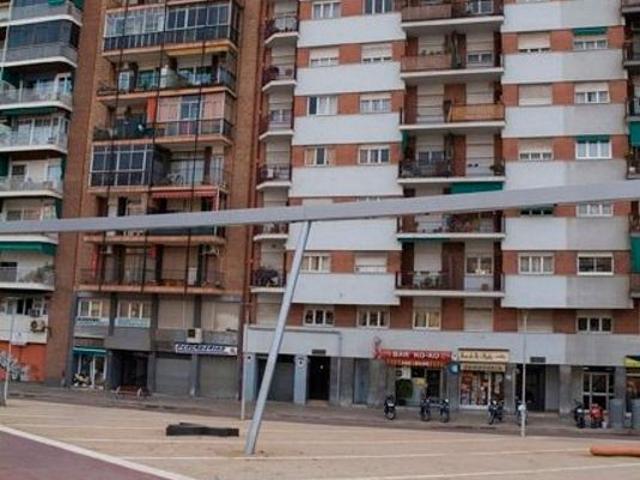 Local comercial en alquiler en calle Gran Via de Les Corts Catalanes, Barcelona, de 30 m² 1 habitación por 700
