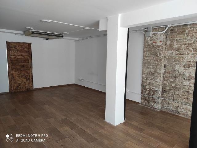 Local comercial en alquiler en calle Gran Via de Les Corts Catalanes, Barcelona, de 75 m² 3 habitaciones por 1.200