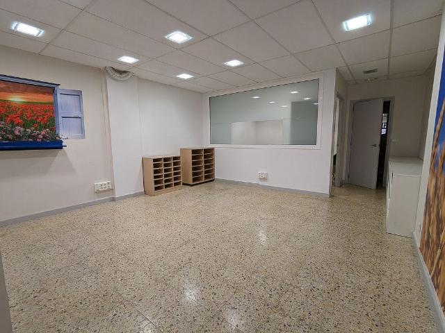 Local comercial en alquiler en calle Gran Via de Lluís Companys, Premià de Mar, de 43 m² 2 habitaciones por 500