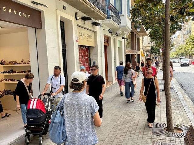Local comercial en alquiler en calle Gran de Gràcia, Barcelona, de 130 m² 3 habitaciones por 4.500