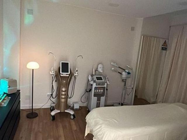 Local comercial en alquiler en calle Gran de Gràcia, Barcelona, de 240 m² 11 habitaciones por 1.900