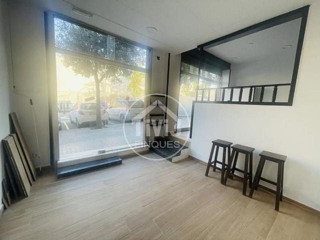 Local comercial en alquiler en calle D'oriol Martorell, Sant Joan Despí, de 45 m² 2 habitaciones por 550