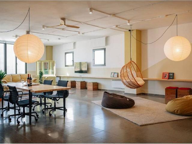 Local comercial en alquiler en calle D'àlaba, Barcelona, de 130 m² por 2.000