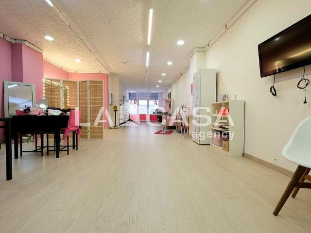 Local comercial en alquiler en calle D'alloza, Barcelona, de 100 m² 1 habitación por 1.400