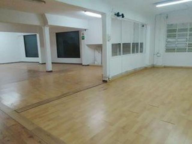 Local comercial en alquiler en calle D'àngel Guimerà, Mollet del Vallès, de 139 m² 3 habitaciones por 600