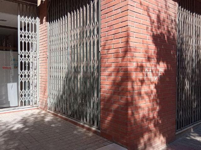 Local comercial en alquiler en calle D'antoni Gaudí, Sant Joan Despí, de 125 m² 2 habitaciones por 990