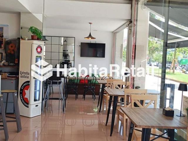 Local comercial en alquiler en calle D'aragó, Barcelona, de 124 m² 2 habitaciones por 1.270