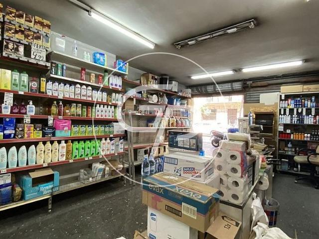 Local comercial en alquiler en calle D'aragó, Barcelona, de 130 m² 2 habitaciones por 1.950