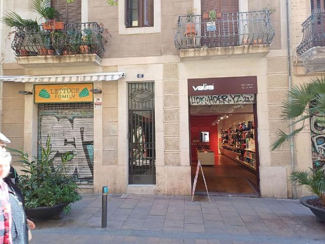 Local comercial en alquiler en calle D'astúries, Barcelona, de 64 m² 1 habitación por 2.600